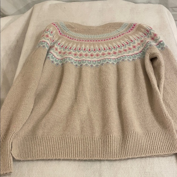 Vineyard Vines Beige Sweater with Pink and Blue Accents - Picture 6 of 6